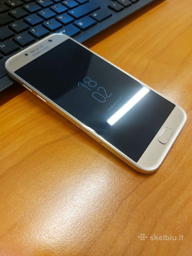 Telefonas Samsung A520f su dežute - nuotraukos Nr. 2