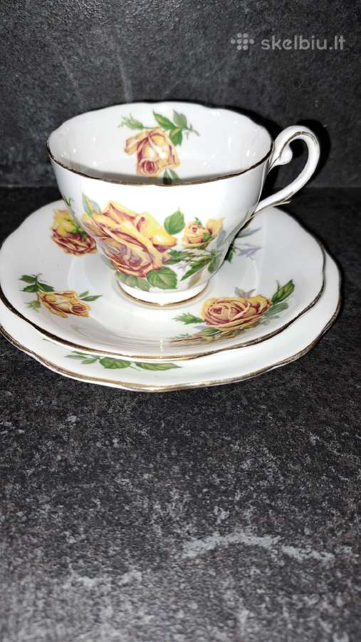 Puikus porceliano Royal Standart trio