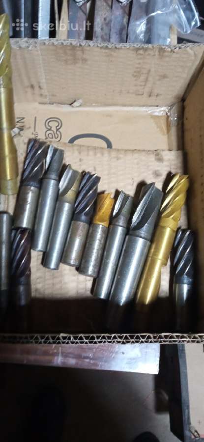 Parduodu motavimo instrumentas , grąžtai. D