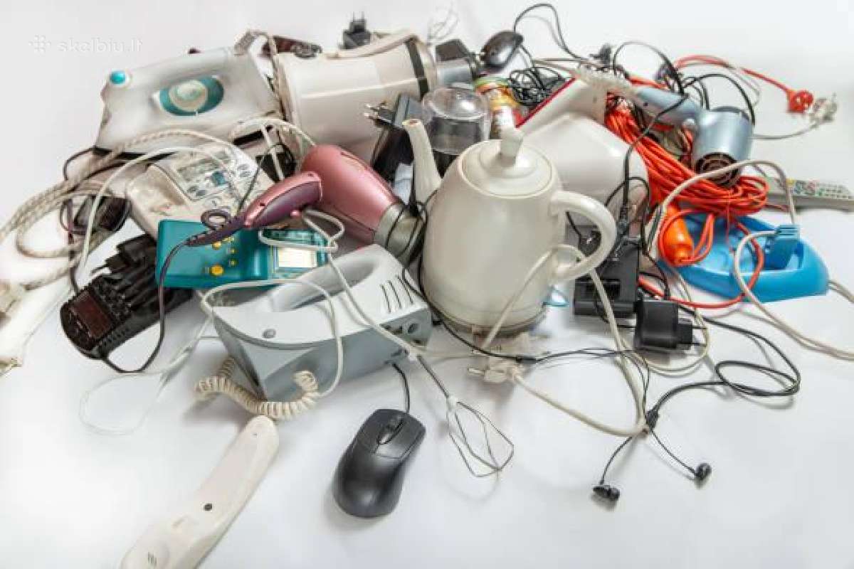 Nemokamai išvežu buitinę techniką-elektroniką.
