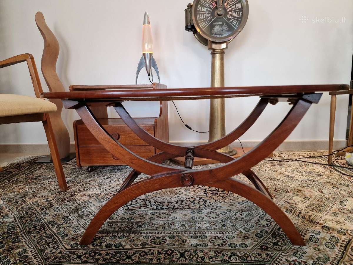 Vintažinis mid century raudonmedžio staliukas