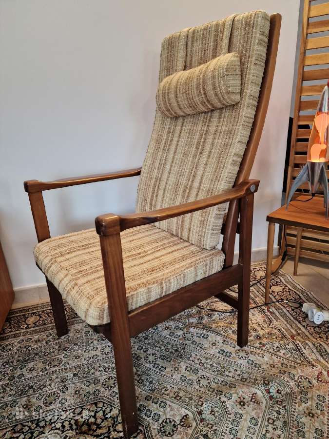 Vintažinis mid century raudonmedžio fotelis