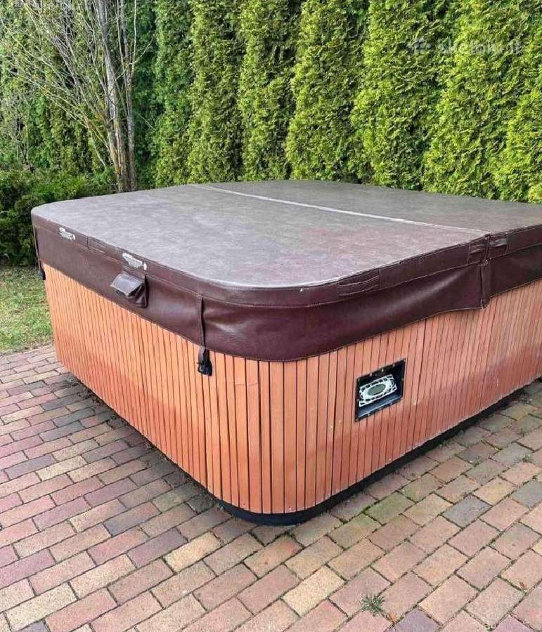 Masažinė vonia Jacuzzi (Usa)