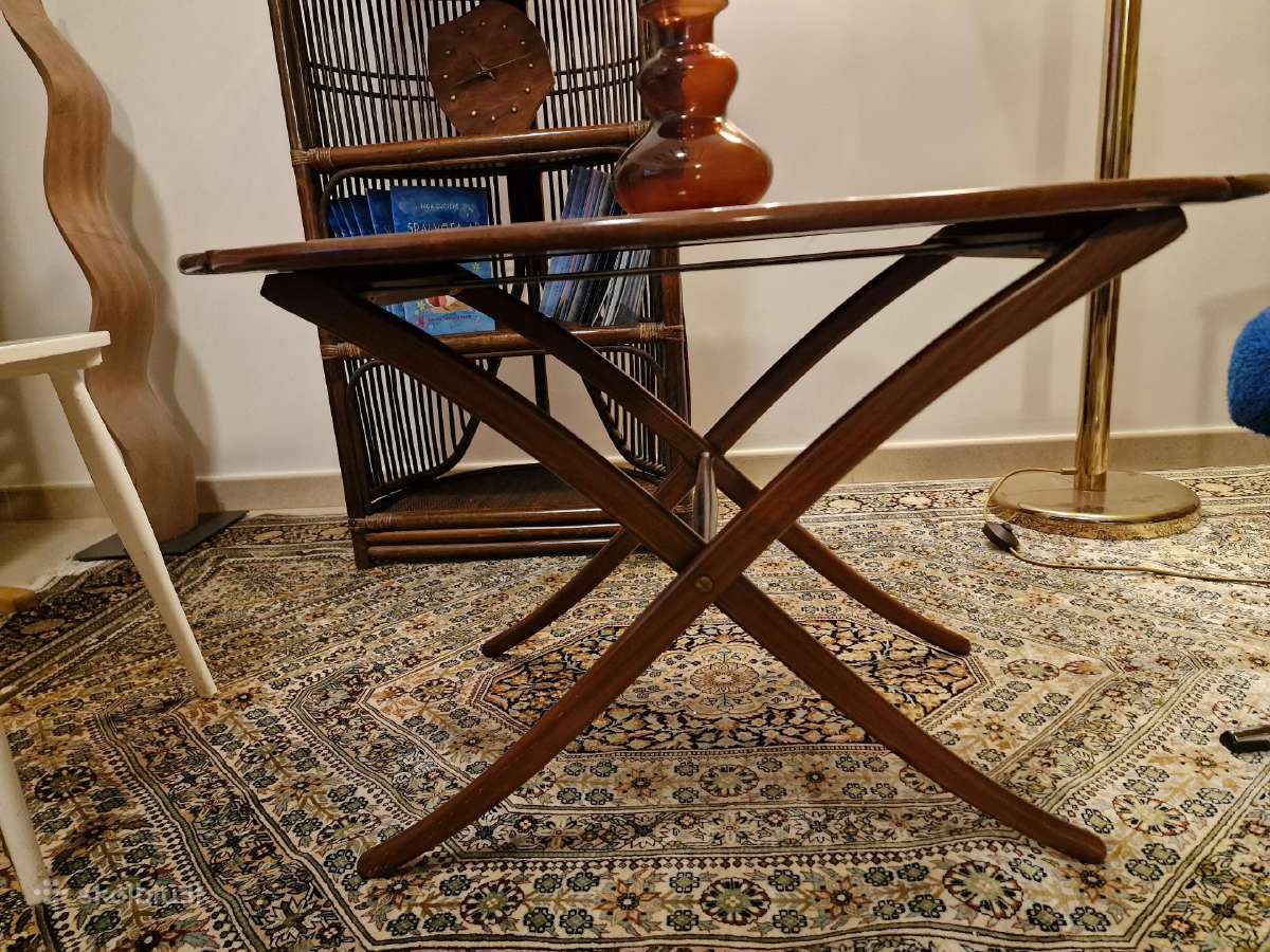 Vintažinis mid century raudonmedžio staliukas - nuotraukos Nr. 10