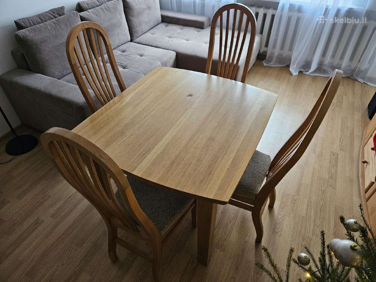Ąžuolinis stalas