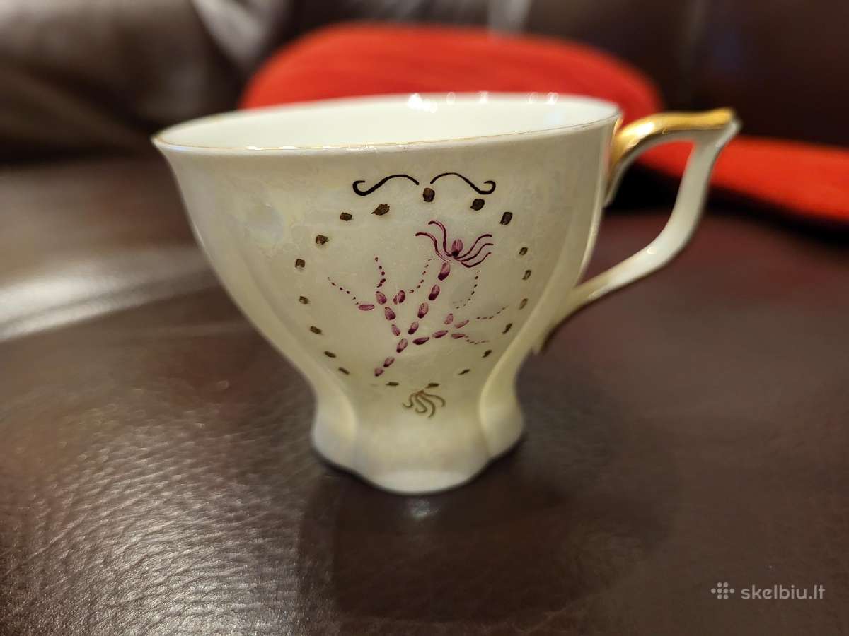 Mažas porceleninis puodeli