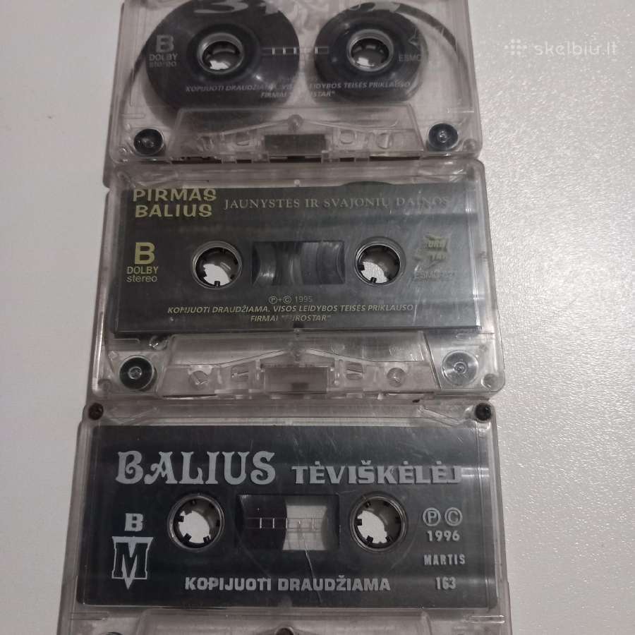 Balius.pirmas balius.balius tėviškėlėj.