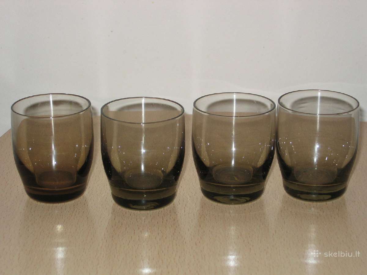 4 tarybinės taurelės