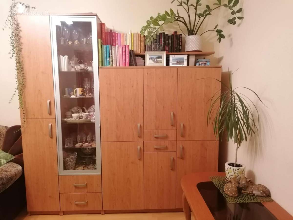 Spinta/vitrina ir komoda