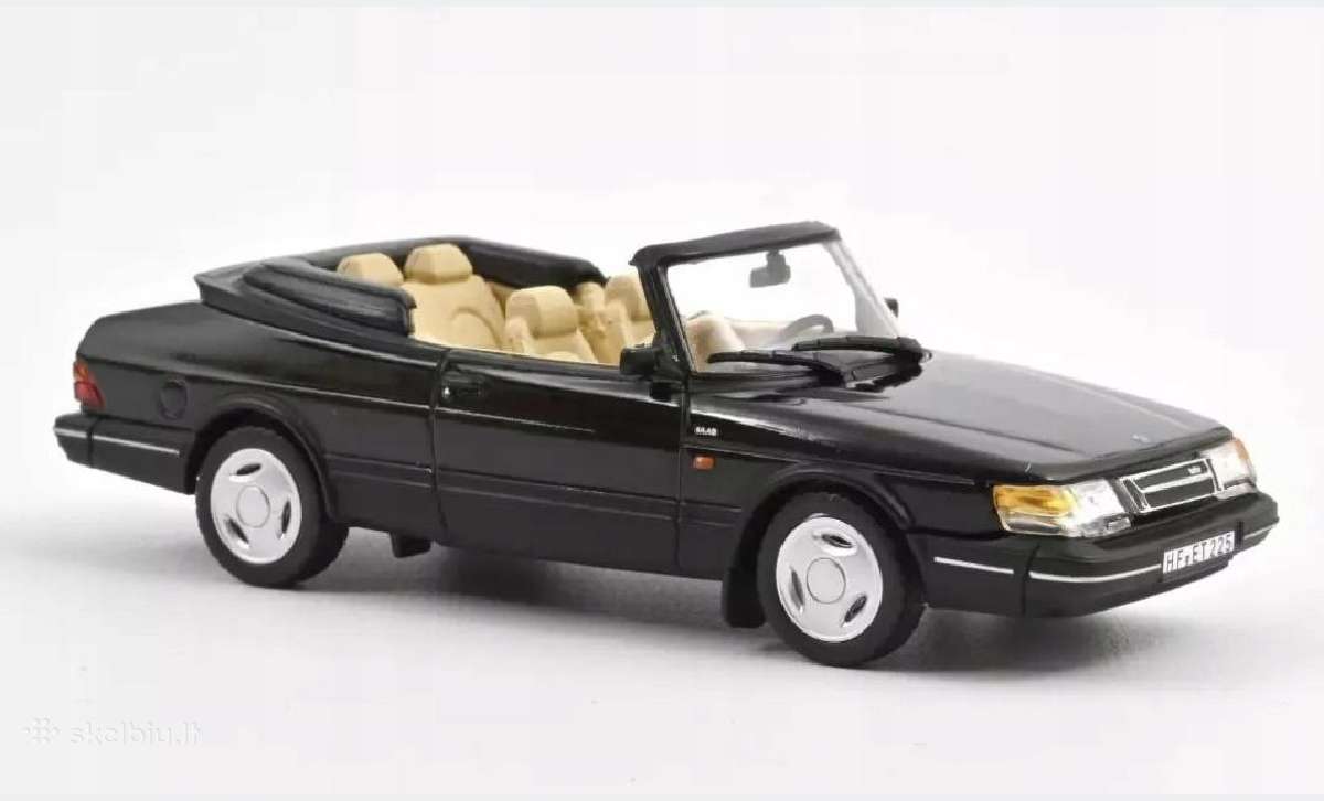 Saab 900