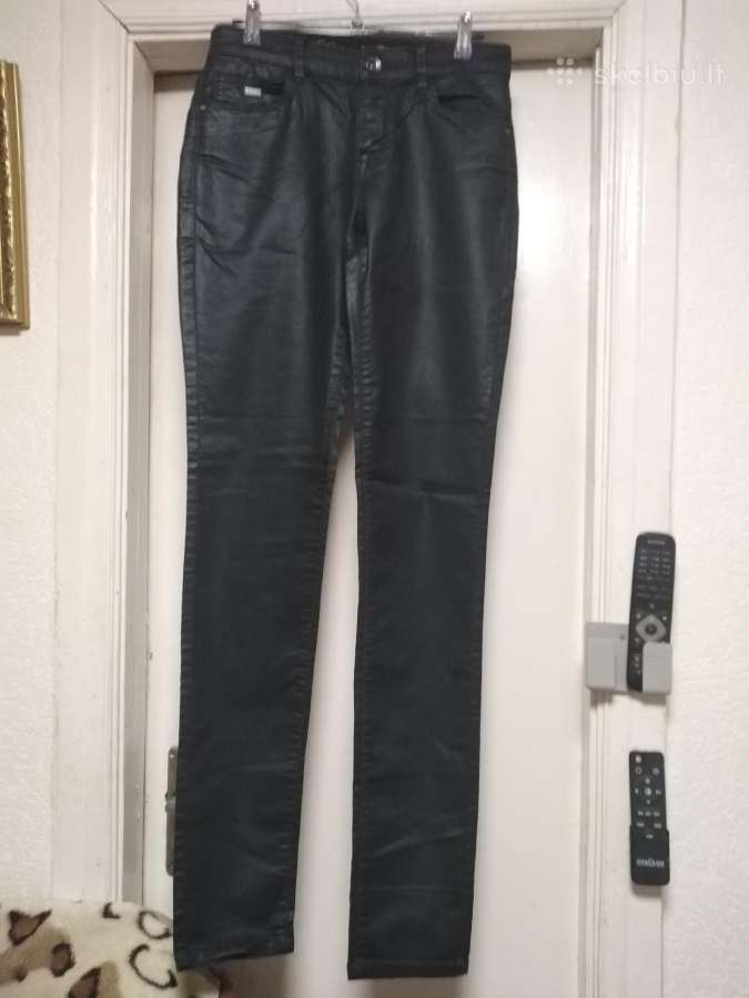 Naujos vaškinės kelnės