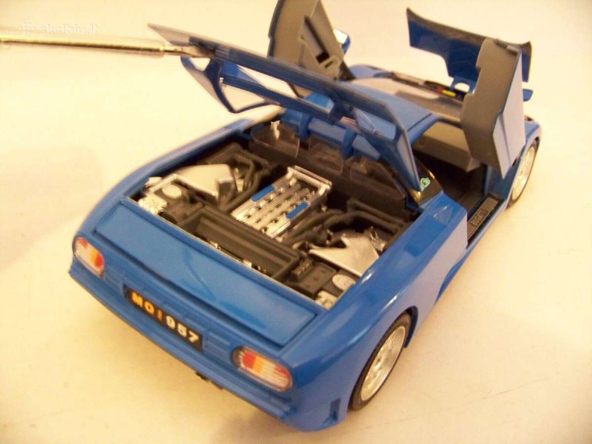 Modeliukas: Buggati eb 110 1:18 burago