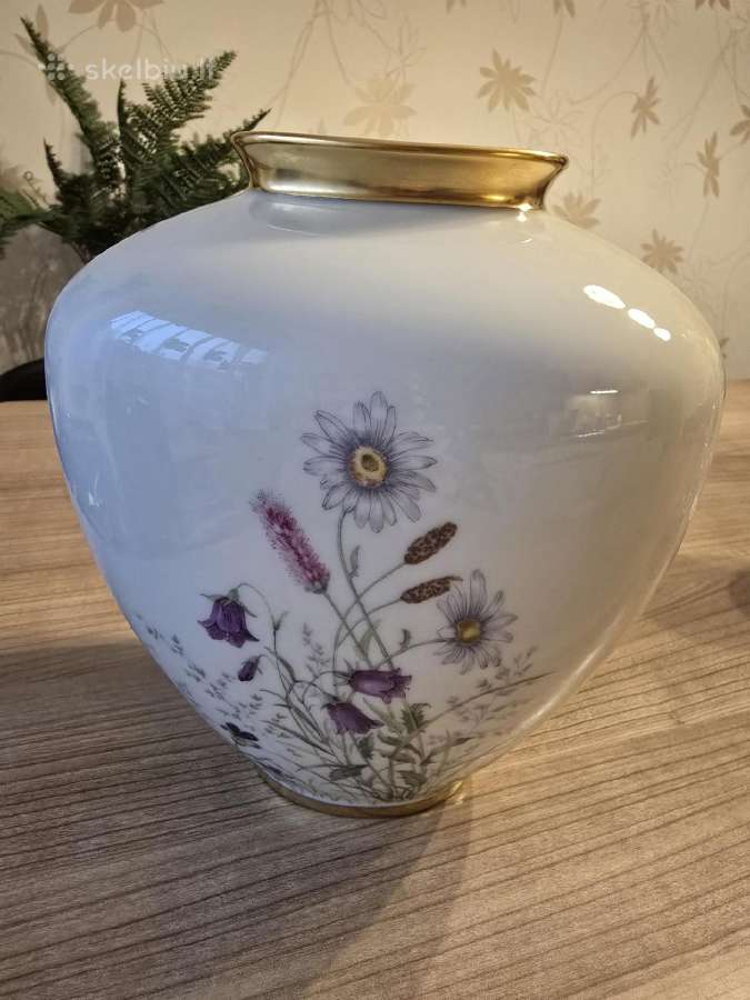 Gėlėmis tapyba vaza