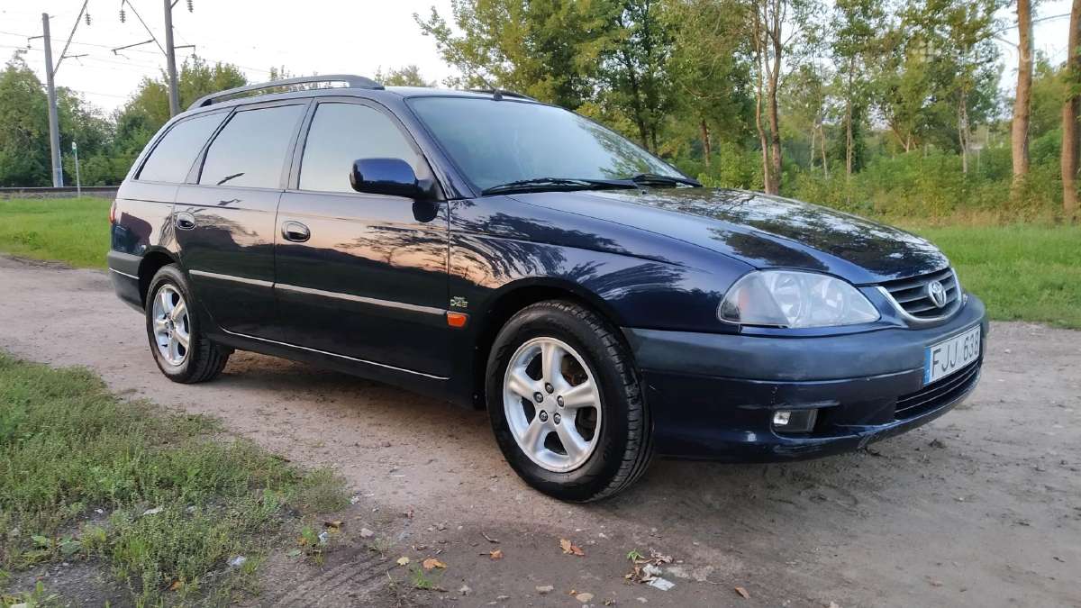 Toyota Avensis automobilio nuoma Kaune