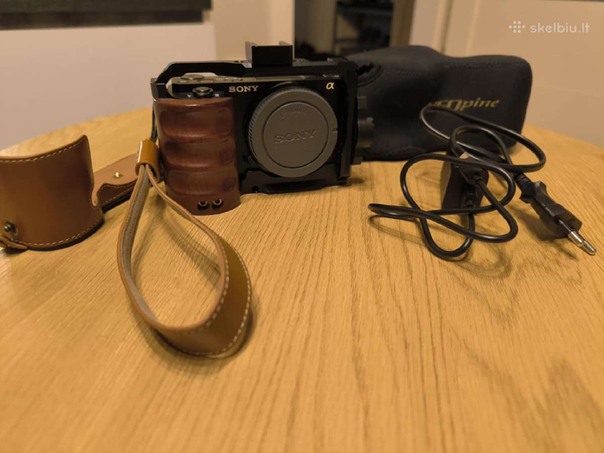 Parduodamas Sony zv e10 naudotas + priedai