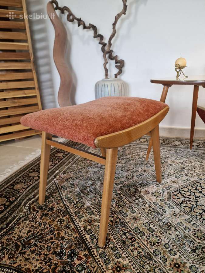 Vintažinis Mid Century bukmedžio pufas