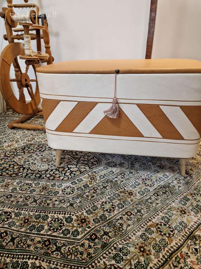 Vintažinis Mid Century pufas/daiktadėžė
