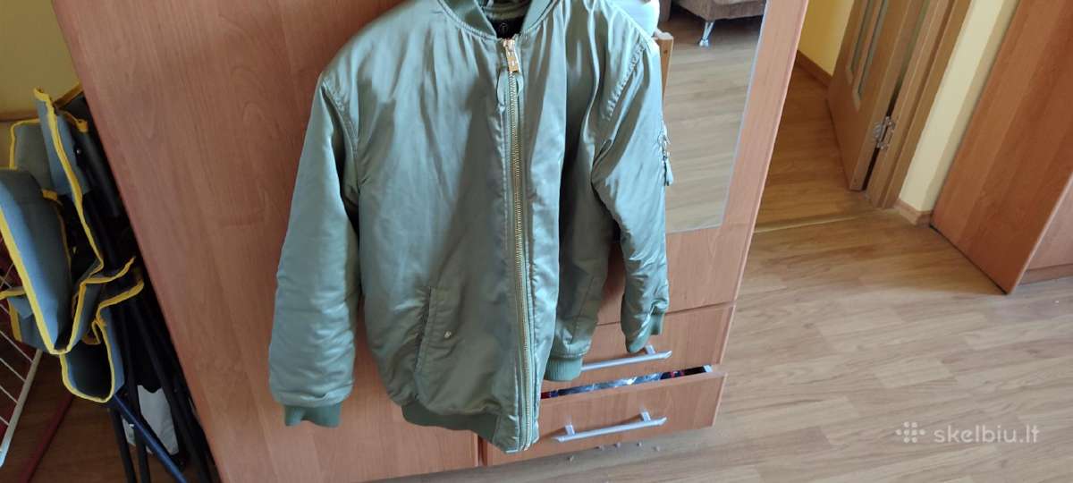 Bomber stiliaus striukė Xs/s dydžio