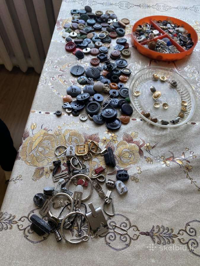 Parduodamos įvairios sagos