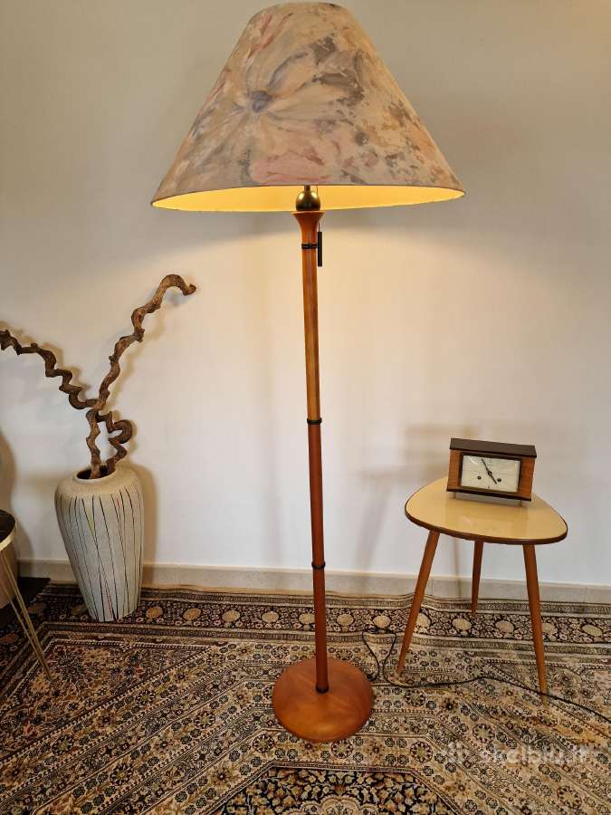 Vintažinis Mid Century tikmedžio toršeras