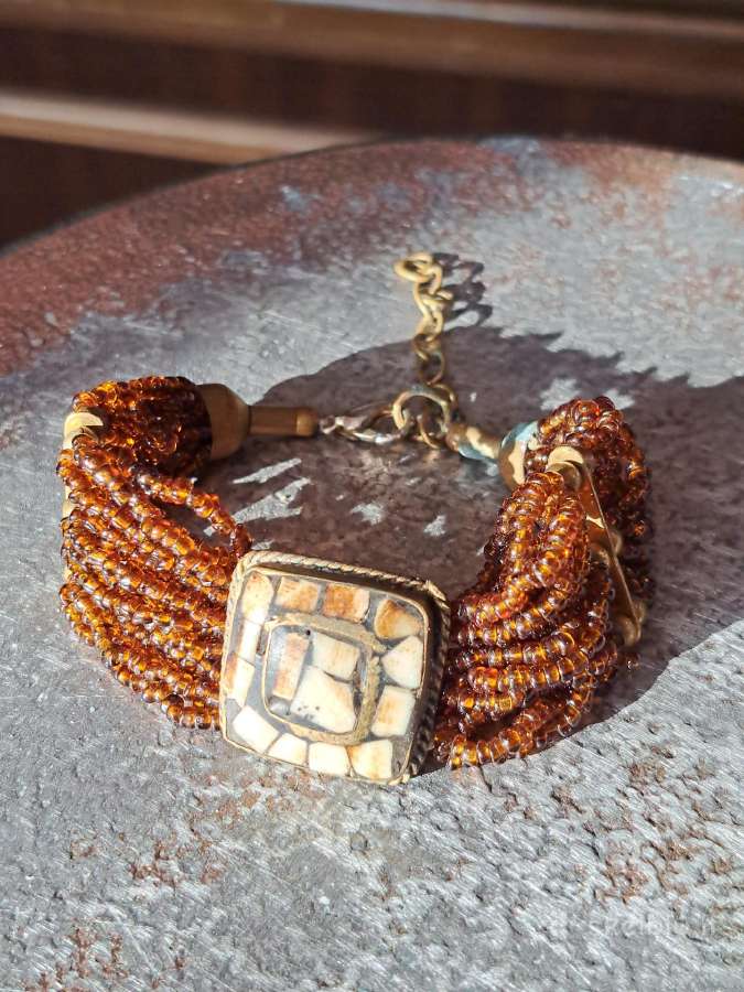 Senovinė apyrankė XX amžaus 50-ujų metų.