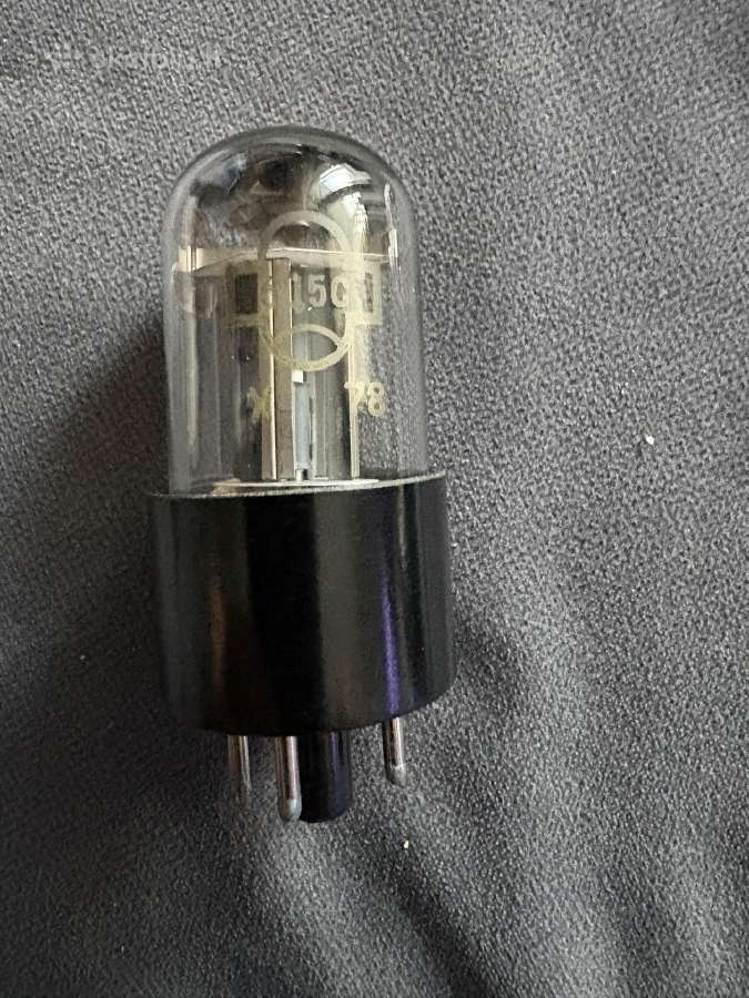 Nos 6u5c (6ц5с) tiesinio maitinimo lempa