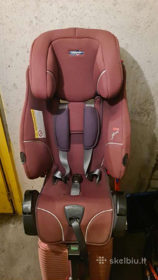 Automobiline vaikiška kėdute.
