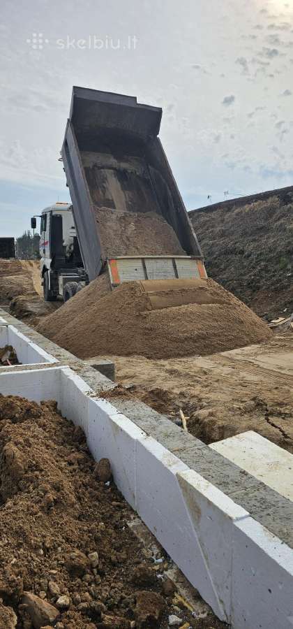 Vežame smėli,skalda,juodzemi,frezuota asfalta