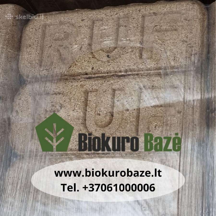 Medžio pjuvenų briketai, malkos konteineriuose.