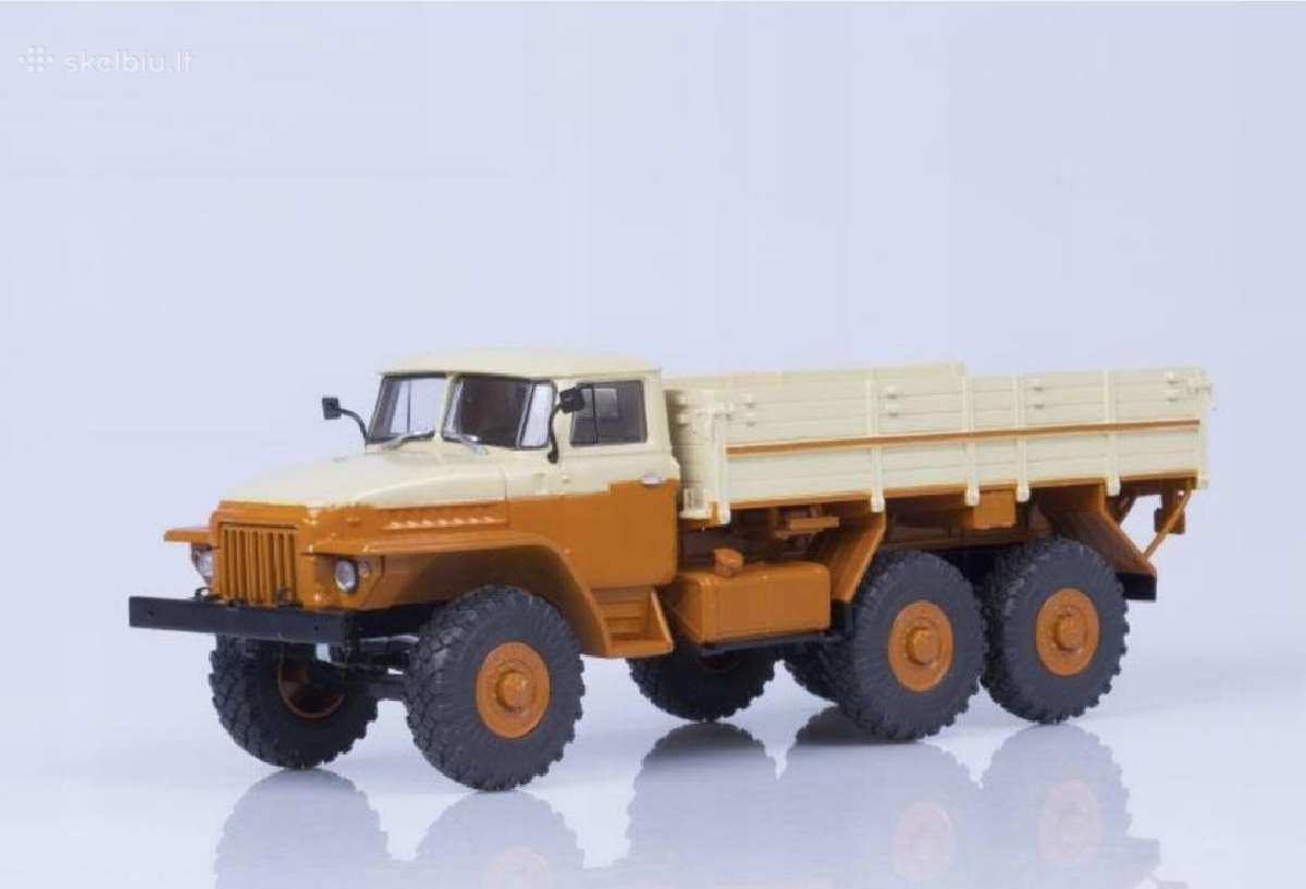 Ural 377