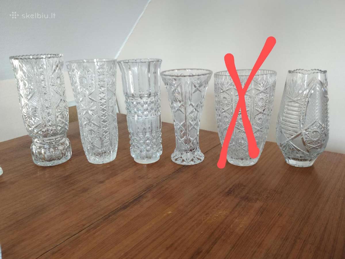 Didelės krikštolinės vazos gėlėms