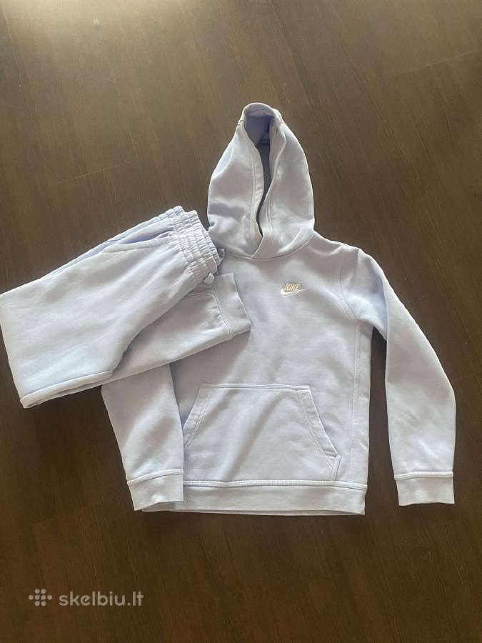 Parduodamas sportinis kostiumas Nike