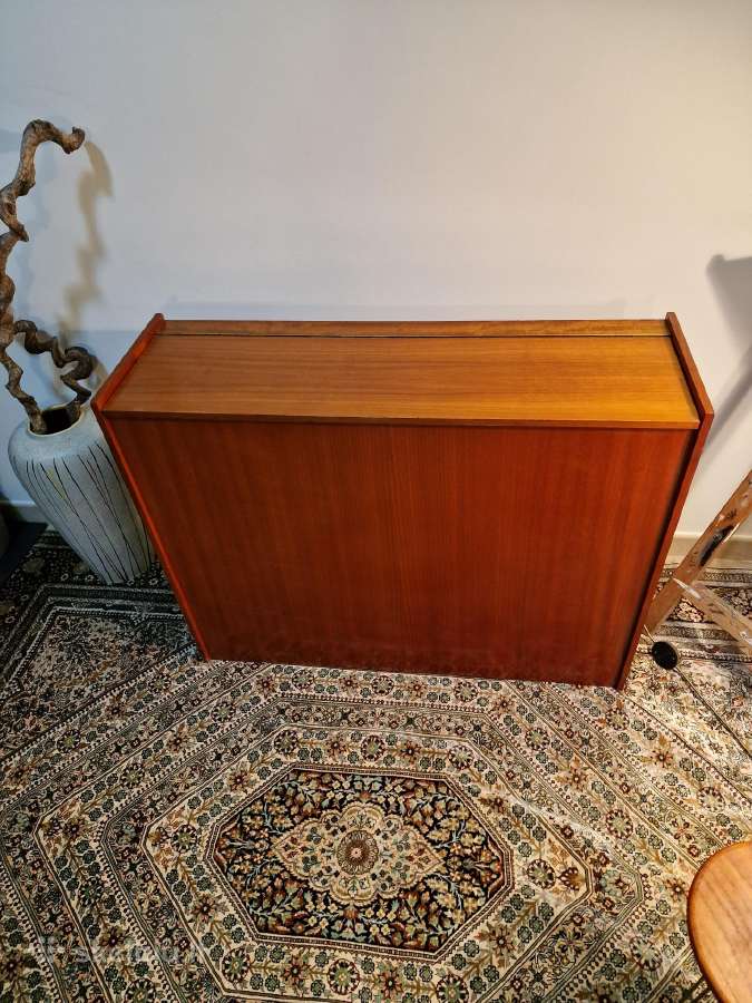 Vintažinė Mid Century tikmedžio patalų dėžė