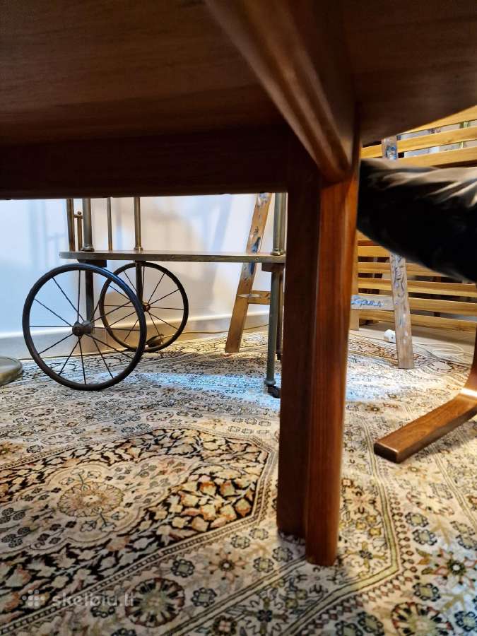 Vintažinis Mid Century tikmedžio masyvo staliukas - nuotraukos Nr. 16