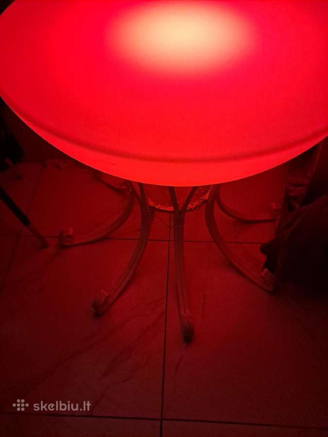LED stalas