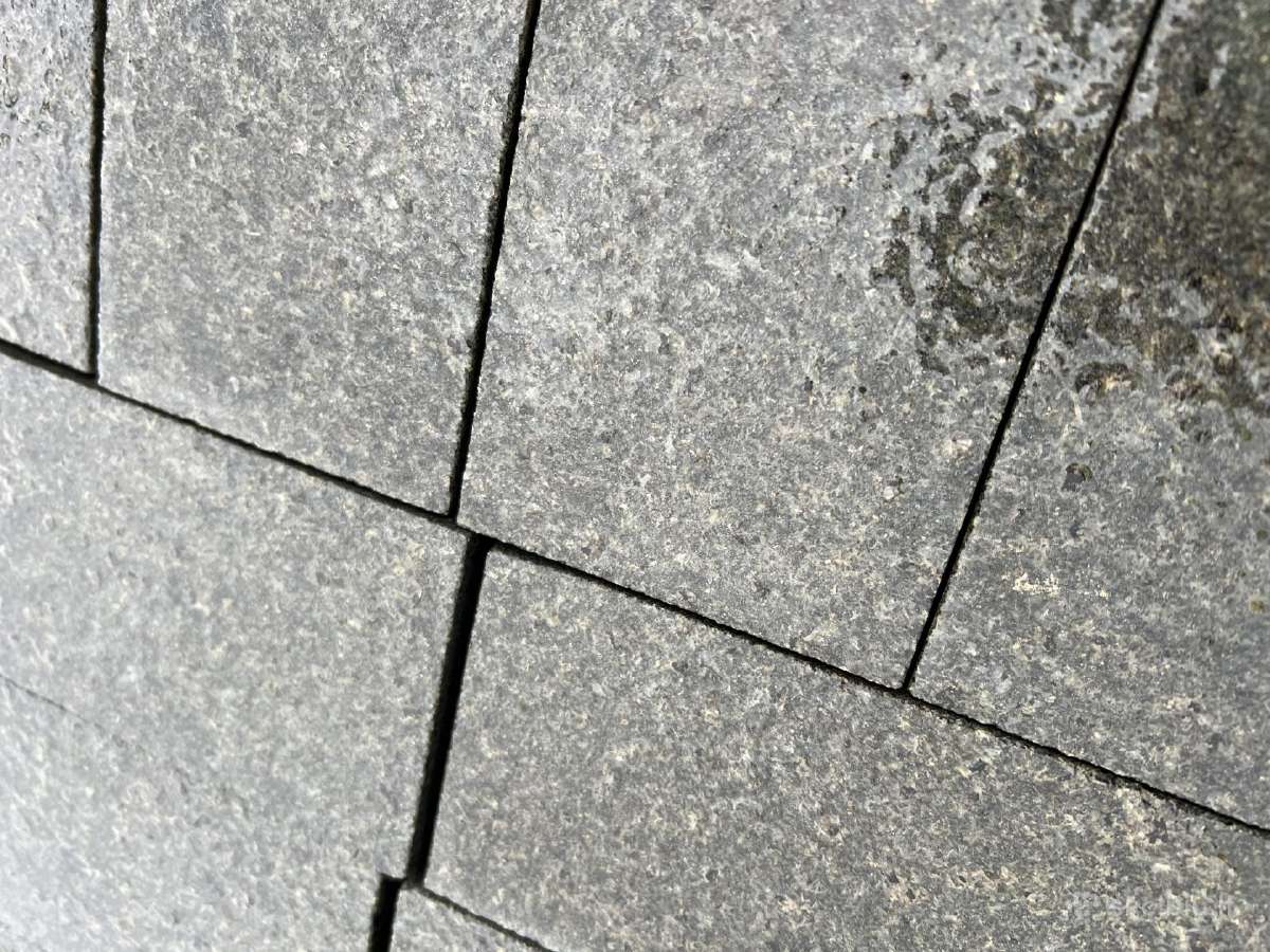 Granitinės plytelės Gabro (pjautos) 20x10x8 cm - nuotraukos Nr. 2