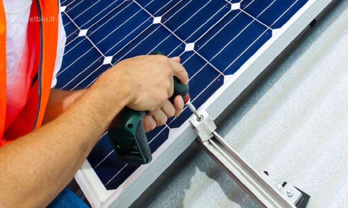 Saulės elektrinių montuotojas, komanda.