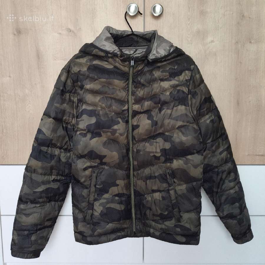 „guess“ striukė su gobtuvu vyriška demisezoninė