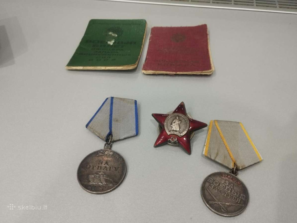 Raudonosios žvaigždės ordinas ir kiti Komplektas