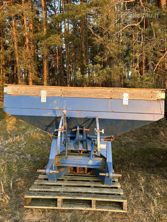 Parduodu kombainus,trašų barstytuvus,bulviu kom