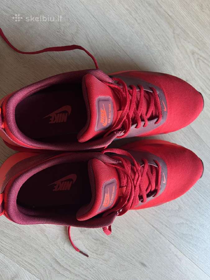 Nike raudoni batai - nuotraukos Nr. 2