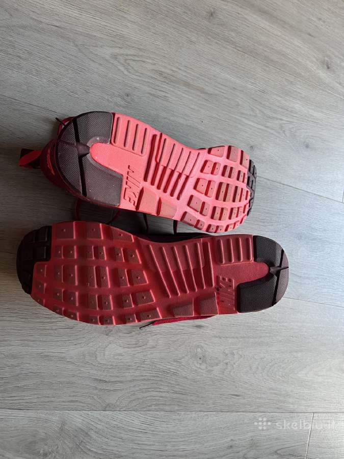 Nike raudoni batai - nuotraukos Nr. 4