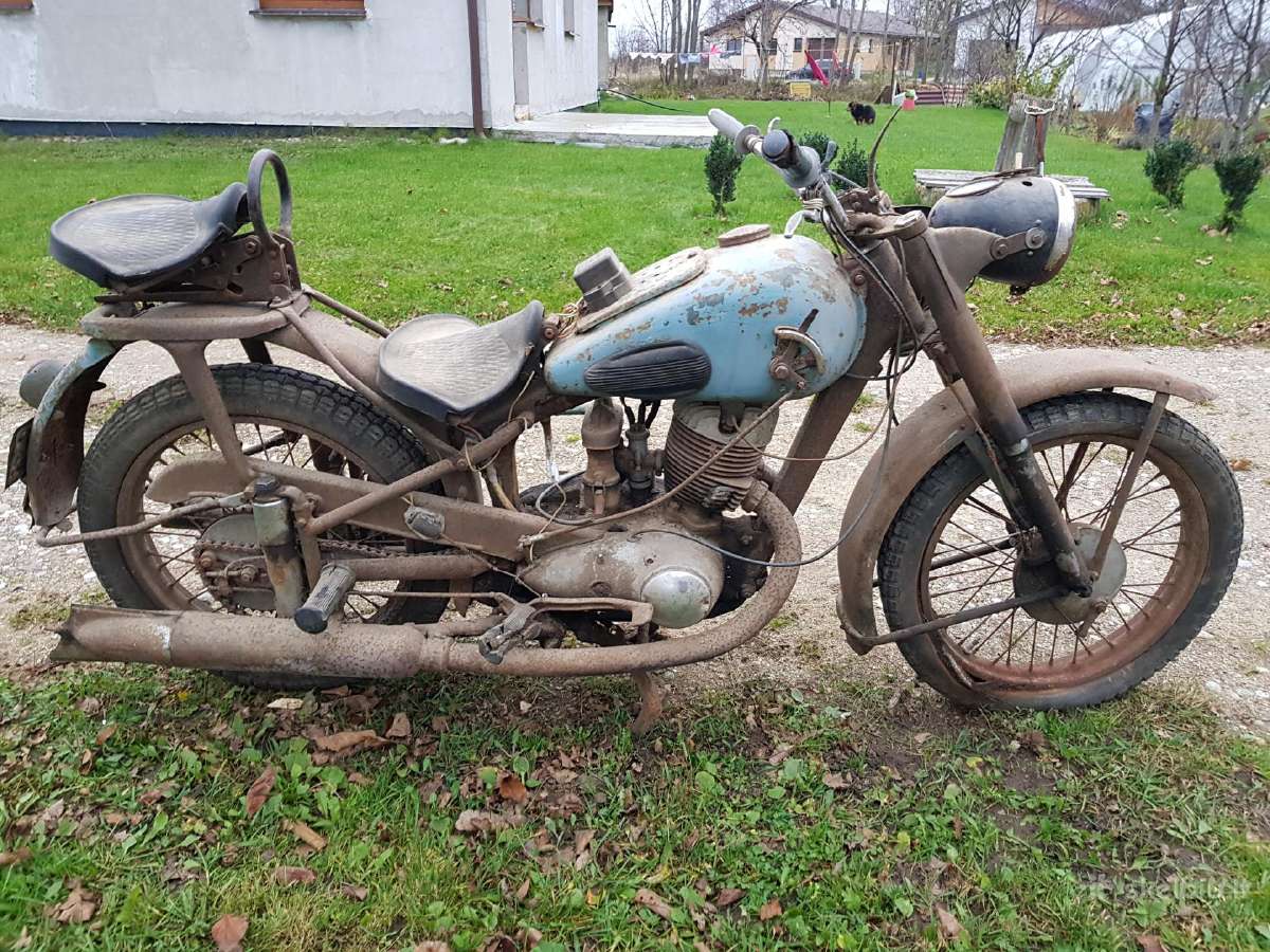 Iž-49