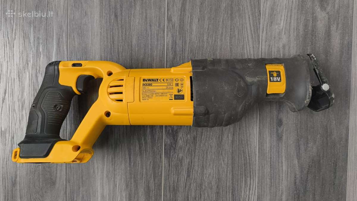 Tiesinis pjūklas Dewalt Dcs380