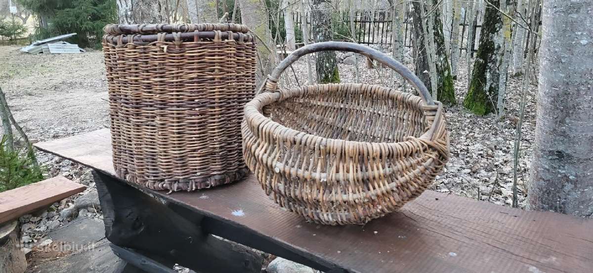 2 rankų darbo krepšiai iš 70-ųjų