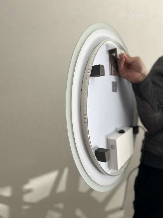 Veidrodis su LED apšvietimu - nuotraukos Nr. 2