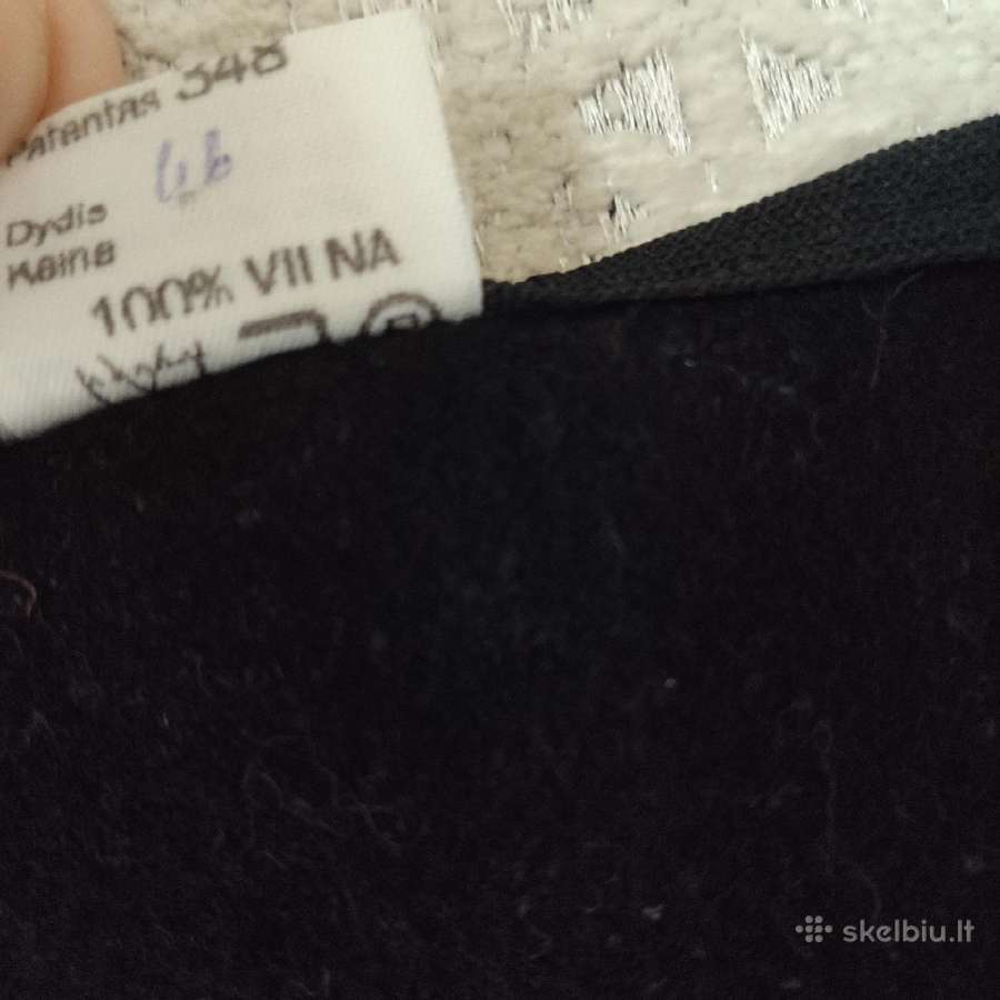 Juoda vilnos liemenė moteriška su piešiniu - nuotraukos Nr. 7