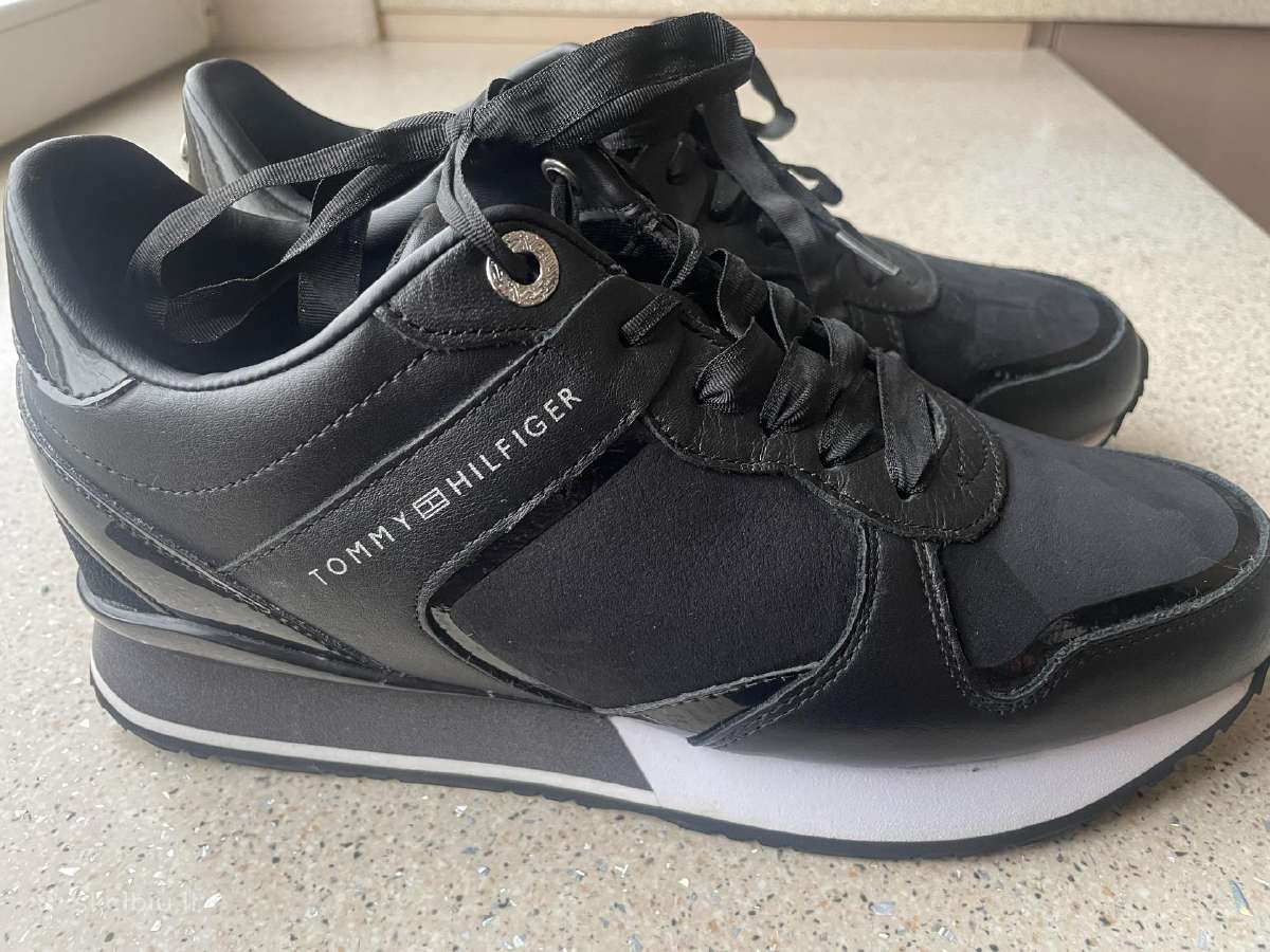 Moteriški Tommy Hilfiger laisvalaikio bateliai