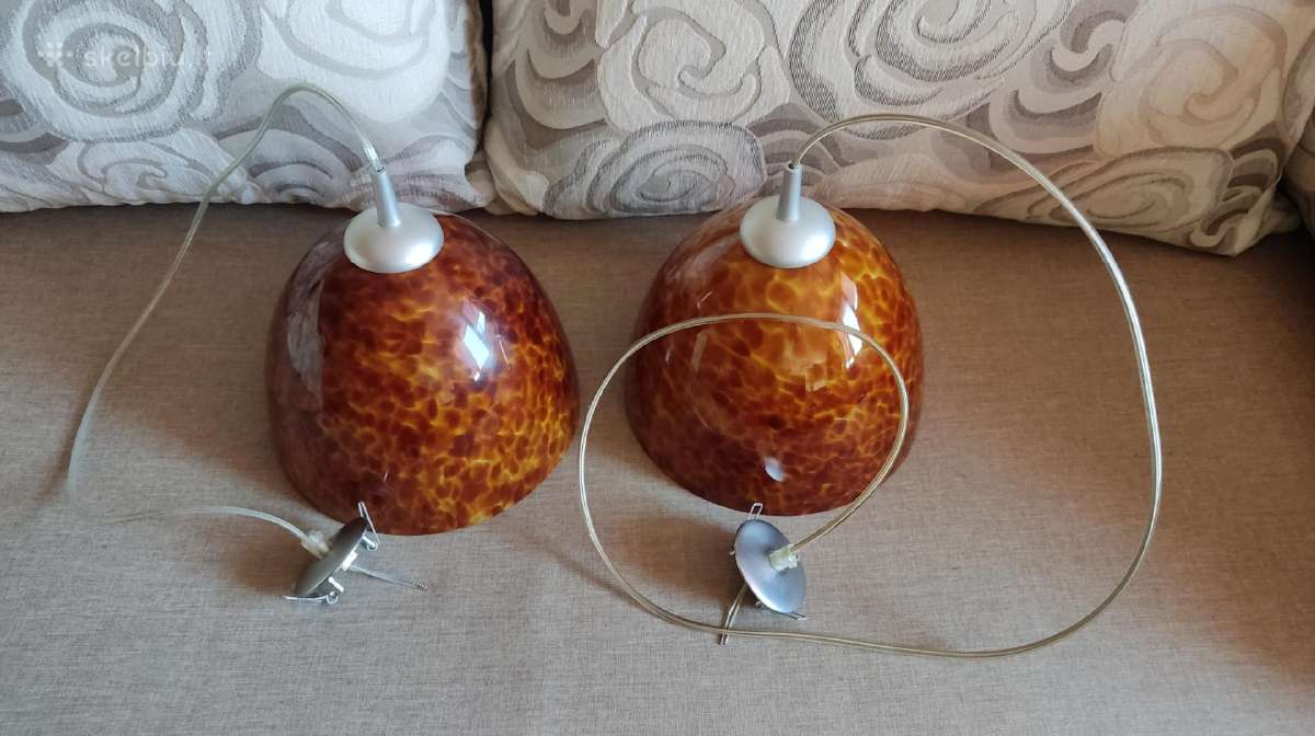 Parduodamas pakabinamas šviestuvas