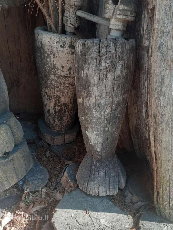 Parduodu seną grūstuvę piestą.